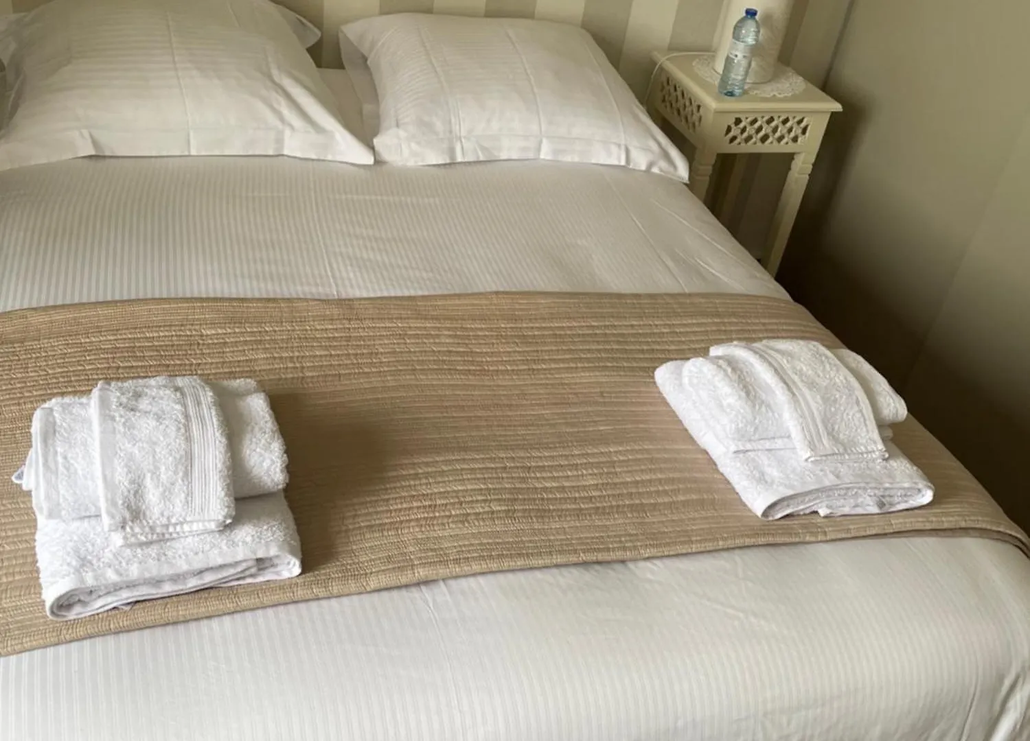Avec Salle De Bain A Partager - * Paris