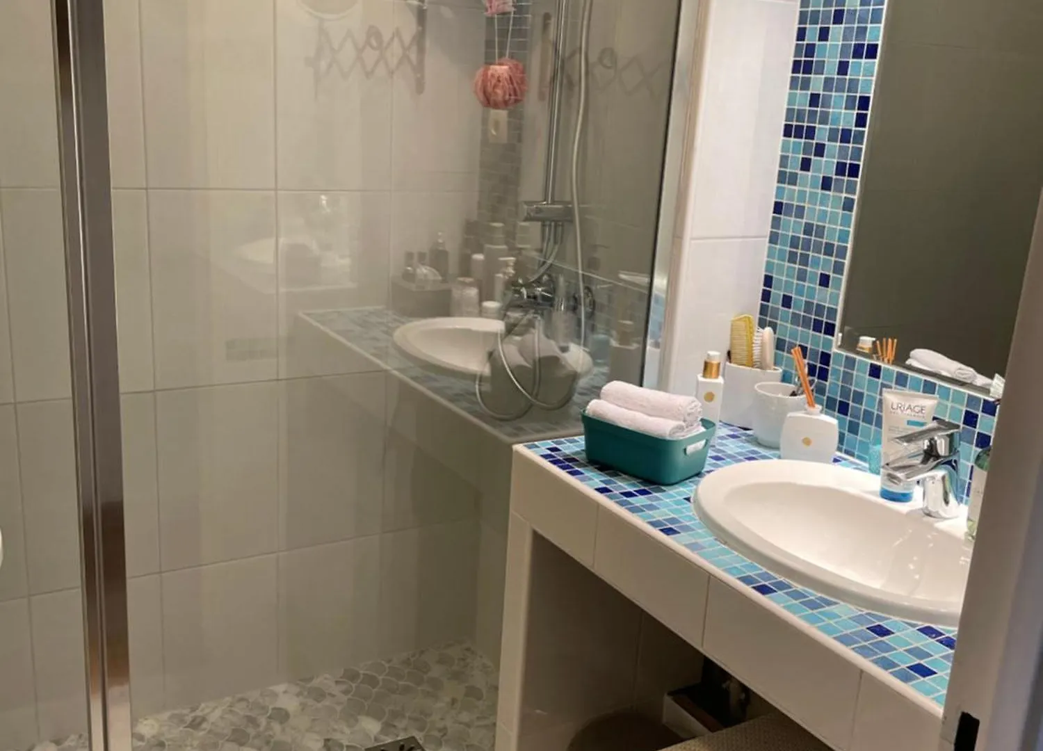 Avec Salle De Bain A Partager - *